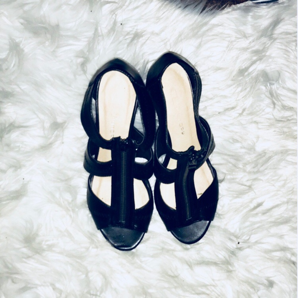 Chinese Laundry Cut Out Zipper Heels 6.5